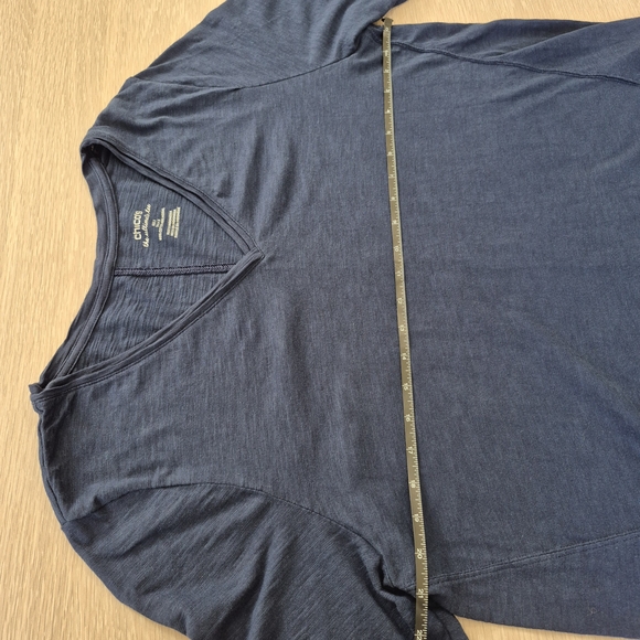 Chico's Deep Blue Size 3 Long Sleeve V-Neck Top - Picture 9 of 10